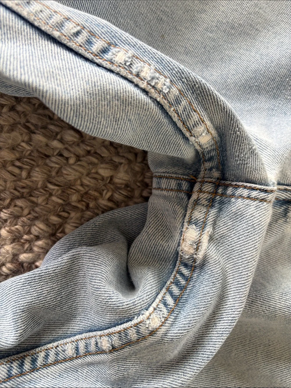 VTG 1989 Levi's 560 Loose Fit Tapered Jeans 34x30 Blank Tab Made in USA Thrashed